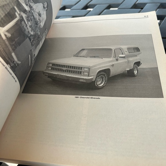 Chevrolet & GMC Pickups 1967 Thru 1987 Haynes Automatic Repair Manual # 24064 - Picture 6 of 13
